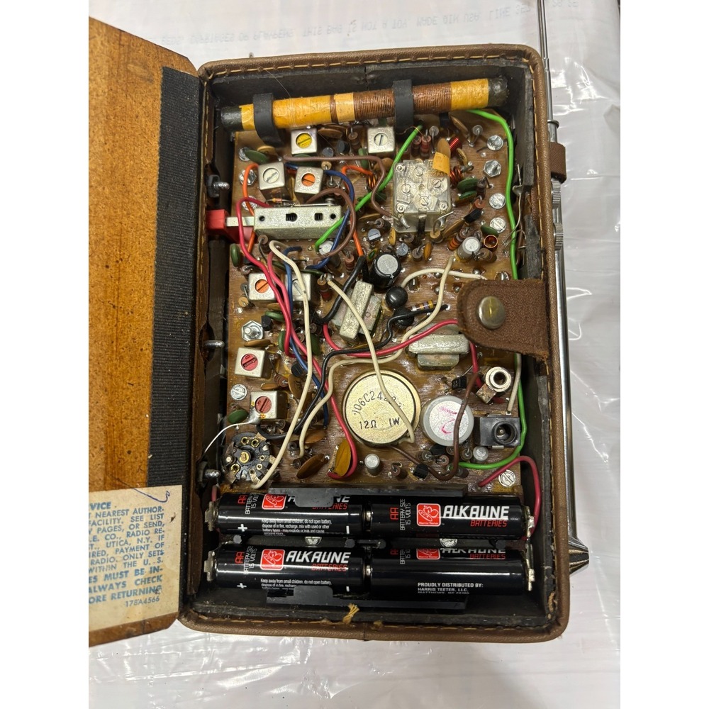 Vtg GE General Electric Portable Radio AM/FM Transistor P-975F Tested-Works - Picture 13 of 14